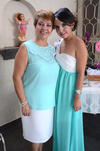 Judith González Banda y su mamá Blanca Julieta Banda, anfitriona de su recepción.