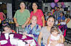 Cibeles en compañía de sus hermanas: Janeth, Rocío, Anel, Nelva, Nadia y Wendy.