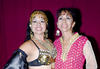 Yenisey de la Cruz y su mamá la Sra. Elizabeth Rentería, en el Festival "Magia de Oriente 2013".
