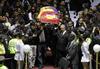 Las autoridades dispusieron que los hinchas ingresen al lugar en dos filas que circularán a cada lado del féretro. (Jam Media)