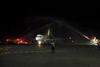 El féretro de 'Chucho' al bajar del avión en el Aeropuerto Mariscal Sucre. (Jam Media)