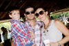 02082013 Yussef Mansur y Laura López con su hijo.