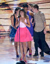 Después de la sorpresiva muerte del actor de “Glee”, Cory Monteith, su ex compañera de reparto y novia, Lea Michele reapareció públicamente en la ceremonia de los Teen Choice Awards 2013.