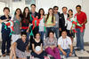 15082013 EN CLASE DE  elaboración de piñatas, con Gloria Banda, Jóvenes Embajadores de Torreón con jóvenes de Corea.