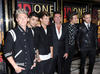 Las "directioners" enloquecieron al ver pasar a sus ídolos.