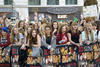 A su llegada, los integrantes de la banda se dieron tiempo para atender a las "Directioners".
