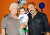 18082013 JOSé GERARDO  en compañía de sus abuelitos, Sres. Jesús Gerardo Sotomayor Garza y Marco Mora Varela.