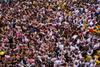 Buñol, al este de España, dijo que unas 20,000 personas se dieron cita en esta fiesta popular conocida en todo el planeta.