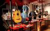 La muestra que se encuentra el el Museo del Objeto del Objeto MODO, aborda en cinco núcleos el desarrollo de este género musical en el país, así como su papel como parte fundamental en los procesos culturales y sociales en México.