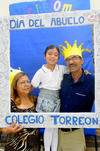 30082013 SUSANA UVALLE  con sus nietos Diego, Valeria y Matías Rojo.