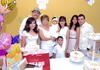 01092013 AMIGAS  y familiares que acompañan a Karla en su fiesta prenupcial.