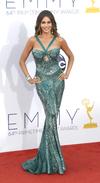 El segundo puesto de esta edición, pero muy lejos de la estrella colombiana, se lo reparten Kaley Cuoco, protagonista de la serie "The Big Bang Theory", y Mariska Hargitay, de la serie "Ley y orden: unidad de víctimas especiales", con once millones de dólares cada una.