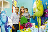 El cumpleañero disfrutando su fiesta.