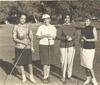 EN EL TORNEO  de 1961, con sus trofeos de plata.