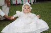 27092013 CON GRAN  alegría Ana Sofía fue llevada a la pila bautismal por sus papás.