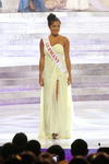 La española, natural de San Sebastián, lució durante la ronda de presentación un vestido blanco de falda larga y escote palabra de honor.