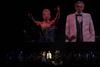 La Arena Ciudad de México se llenó de gritos, aplausos y porras cuando la artista mexicana Yuri salió al escenario para acompañar a Bocelli en una de las canciones más reconocidas de éste: "Vivo per lei", la cual fue cantada en italiano y español.