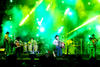 Intocable salió del escenario, pero sus fans pedían una canción más, los minutos pasaban y el grupo no regresaba, por lo que empezaron los gritos y abucheos de la gente, fue ahí cuando los integrantes regresaron al escenario.