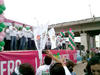 En punto de las 09:30 horas los miembros de la organización, cientos de voluntarios y representantes de gobierno dieron el "banderazo de salida" en un acto simbólico sobre el lecho del Nazas.
