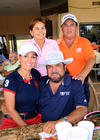 Participan en torneo de golf.  Olga, José Luis, Angélica y Mauricio.