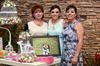 La festejada con su mamá, Sra. Olivia Diosdado de Betancourt y su futura suegra Sra. Sandra de Ávila, organizadoras del inolvidable evento.