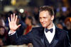 Tom Hiddleston repartió autógrafos y se tomó fotografías con sus fanáticos.