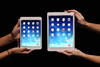 Apple también presentó una nueva iPad Mini dotada con resolución "Retina Display", como iPads grandes.