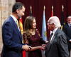 Los príncipes de Asturias, Felipe y Leticia entregaron hoy la insignia del premio que lleva este nombre a los ocho galardonados en su XXXIII edición, en el emblemático Teatro de la Reconquista, en Oviedo, norte de España.