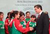 El presidente Enrique Peña Nieto recibió en la Residencia Oficial de Los Pinos a los integrantes del equipo de basquetbol infantil triqui, quienes fueron campeones del IV Festival Mundial de Mini Baloncesto 2013;
