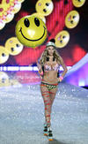 La modelo Magdalena Frackowiak lució su belleza ante los asistentes