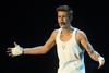 Durante uno de sus conciertos en Argentina, Justin "trapeó" el escenario con una bandera de Argentina que le lanzaron sus fans.