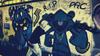 Un grupo de enardecidas seguidoras del cantante canadiense Justin Bieber trataron de impedir con desesperación que una decena de grafiteros cubriera con otras pintadas las creaciones que la estrella en un túnel de Bogotá.