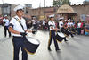 Las bandas de guerra retumbaron en las calles de Torreón al tocar sus tambores y trompetas.