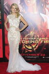 Sam Claflin desfiló con un estilo casual por la alfombra roja.