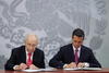Los presidentes de México, Enrique Peña Nieto, y de Israel, Simón Peres, estrecharon hoy los lazos cooperación entre sus países con la firma de varios acuerdos en materia económica, científica, educativa, hídrica y de cooperación técnica.