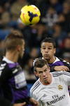 Ante la ausencia del atacante portugués Cristiano Ronaldo, el fichaje estrella del Real Madrid para esta campaña, el galés Gareth Bale tomó el rol de guiar a la ofensiva del equipo y anotó un triplete en el triunfo 4-0, ante Valladolid.