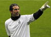 A pesar de no ser el titular único en el Real Madrid, Iker Casillas de España es otro de los que luchan por el honor.