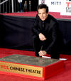 La placa de cemento con las huellas de las manos y pies del actor estadounidense Ben Stiller formará parte del Teatro Chino.