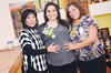 04122013 PRENATAL.  Mayra Mercado de Calvillo acompañada de su mamá, Mary Mora, y su suegra, Martha de Calvillo, organizadoras de su fiesta de canastilla.