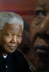 Aunque el exmandatario dejó la política, siguió en la vida pública como mediador internacional y promotor de causas solidarias de su Fundación y el Fondo de la Lucha contra el Sida, pero su salud se resentía y en 2001 le diagnosticaron un cáncer de próstata. En 2004, Mandela anunció su retirada definitiva de la vida pública. "No me llamen -advirtió a la prensa-, ya les llamo yo".