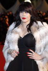 La cantante francesa Elodie Frege desfiló por la alfombra roja de los NRJ Music Awards.
