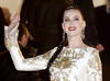 Katy Perry lució su increíble figura en un minivestido con adornos metálicos, robándose así las miradas de los asistentes.