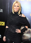 La actriz estadounidense Kim Basinger llegón con un peculiar atuendo al estreno.