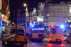 Las autoridades informaron que recibieron una llamada alrededor de las 8:15 p.m. (20:15 GMT) para reportar el colapso del techo en el Teatro Apollo, de la avenida Shaftsbury, en el centro de Londres.