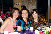 ENTRE AMIGAS.  Susana, Gaby y Pilar.