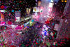 La emblemática plaza neoyorquina de Times Square, entre las risas y los gritos de alegría de más de un millón de personas, presenció otro año más la caída de la bola de cristal para dar la bienvenida a 2014.