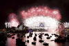 El mundo recibió el Año Nuevo en medio de festejos en los principales monumentos de distintos países, donde presenciaron impresionantes espectáculos de fuegos artificiales.