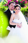 Veronica Rico y Gilberto Machuca en una fotografia de estudio el día de su boda.-  Estudio Laura Grageda