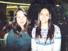 Ana Cristy y Fer integrantes de Voces de Mayrán, presentes en festival llevado a cabo el 20 de diciembre en un centro comercial.