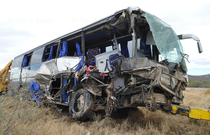 El Club Santos Laguna informó que el autobús que transportaba a elementos  de la categoría Sub 17, sufrió un accidente en el que falleció el médico  del equipo. Se accidenta autobús de